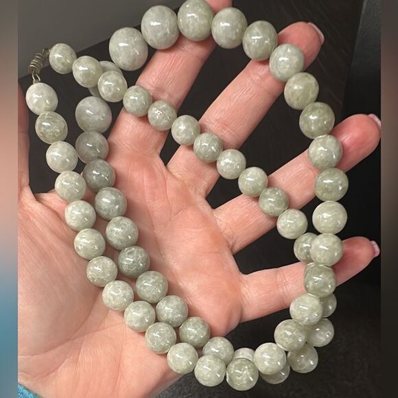 24" Solid nephrite jade graduated bead necklace! - Picture 7 of 8
